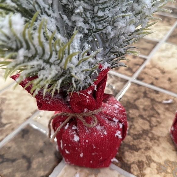 - 2- 16 inches Christmas trees - Picture 3 of 4